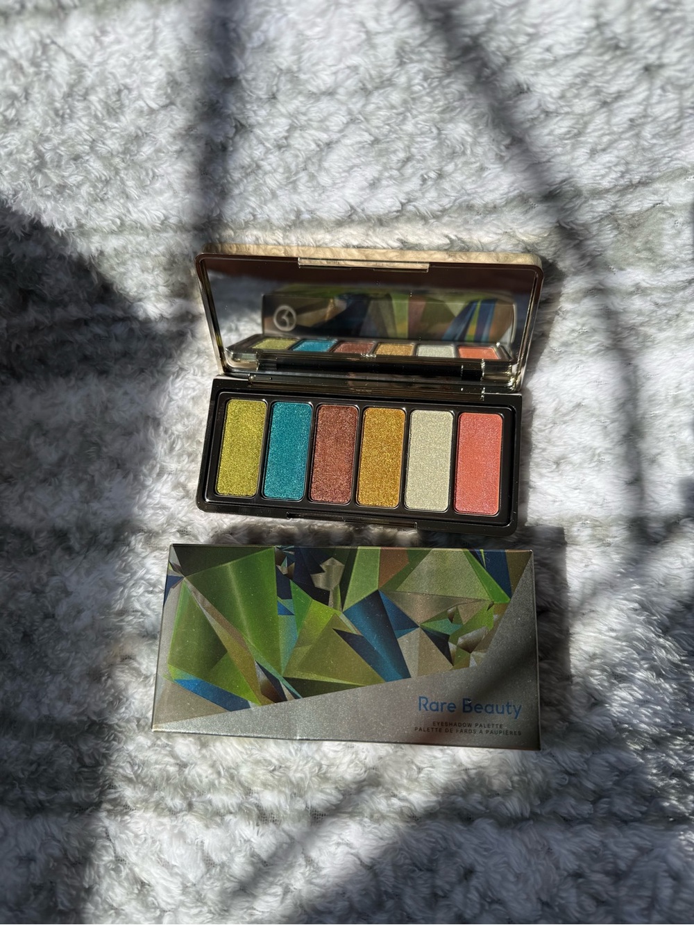 Rare Beauty Vibrant Shimmer Eyeshadow Palette - Multicolor
